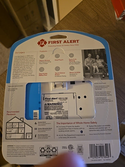 First Alert Carbon Monoxide Alarm Easy Plug-In and Battery Backup White 200