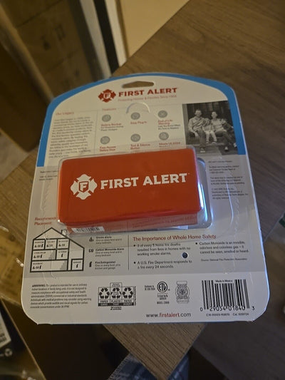 First Alert Carbon Monoxide Alarm Easy Plug-In and Battery Backup White 200